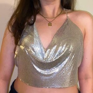 Silver chain top. ONE SIZE. Adjustable